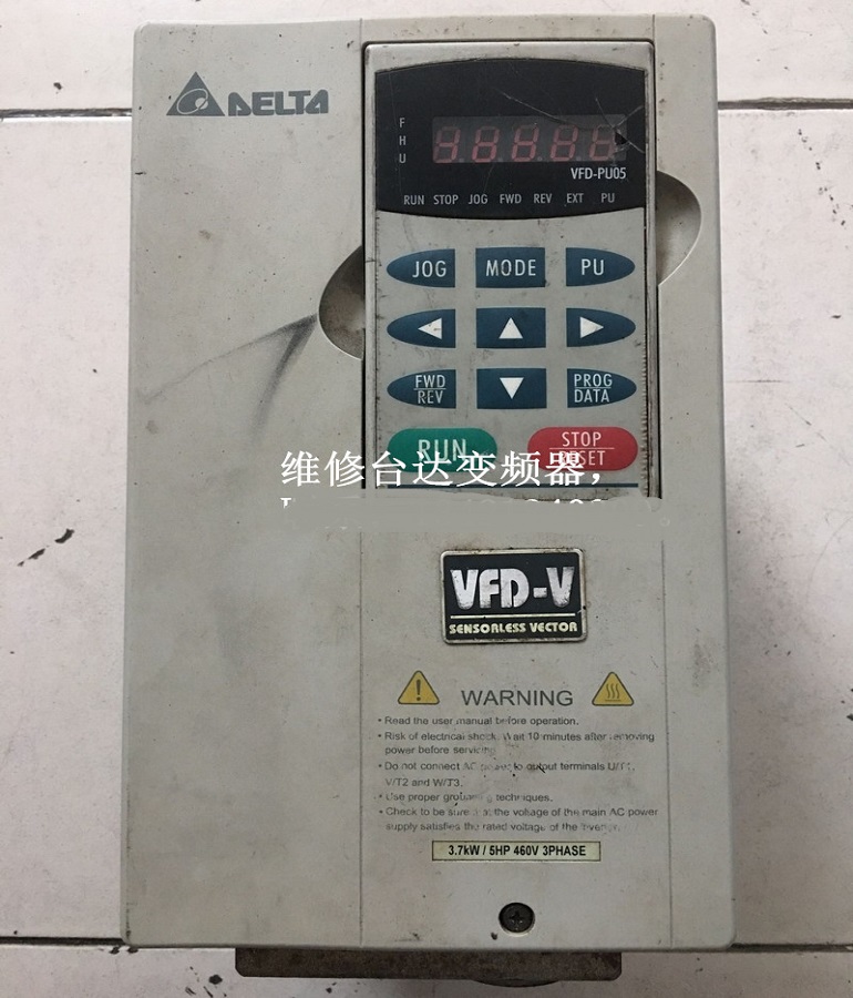 山東煙臺專業(yè)維修臺達(dá)變頻器變頻器，承接全國的臺達(dá)變頻器變頻器維修業(yè)務(wù)和煙臺及周邊地區(qū)的安裝調(diào)試業(yè)務(wù)。我們將用精湛的技術(shù)、優(yōu)質(zhì)的服務(wù)為您排憂解難！  臺達(dá)變頻器變頻器維修，可快速解決臺達(dá)變頻器變頻器故障：整流模塊損壞、逆變模塊損壞、上電無顯示、顯示過電壓或欠電壓、顯示過電流或接地短路、電源與驅(qū)動板啟動顯示過電流、空載輸出電壓正常，帶載后顯示過載或過電流、有顯示無輸出等。     VFD300VL43